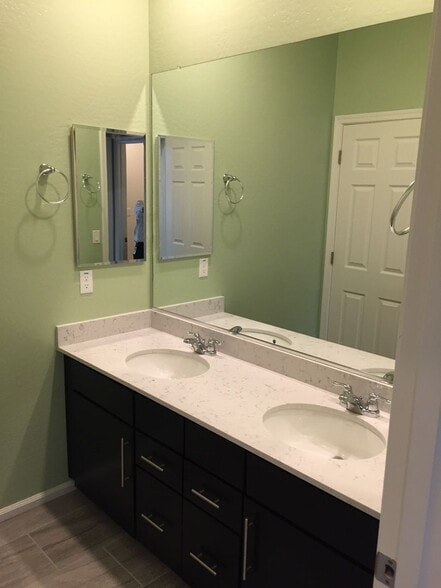 Building Photo - 5404 W Desert Hollow Dr