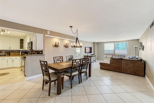 Building Photo - 6039 Collins Ave