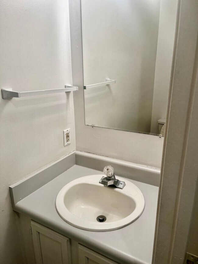 Building Photo - 1021-1023 Wesleyville St