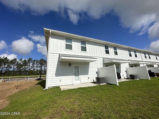 Building Photo - 488 Melrose Wy