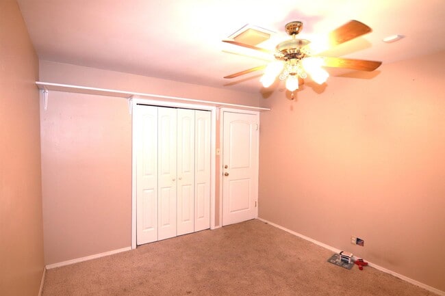 Building Photo - 3107 Moor Dr