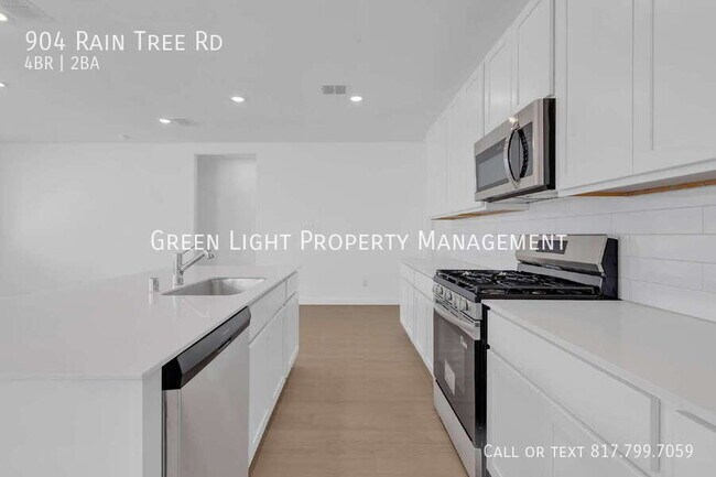 Building Photo - 904 Raintree Rd