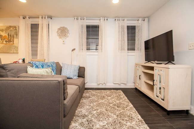 Building Photo - 22 Hancock St