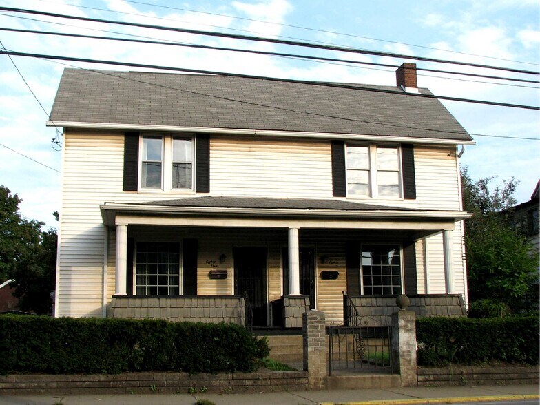 Building Photo - 83 River Ave
