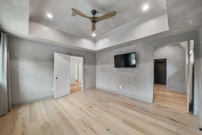 Building Photo - 819 Silvergate Dr