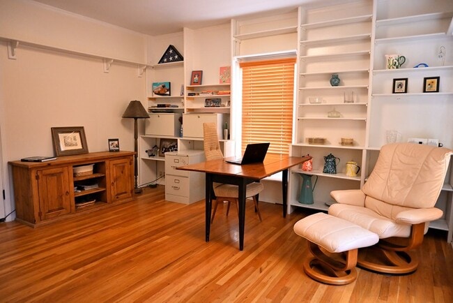 Building Photo - 401 W Nations Ave