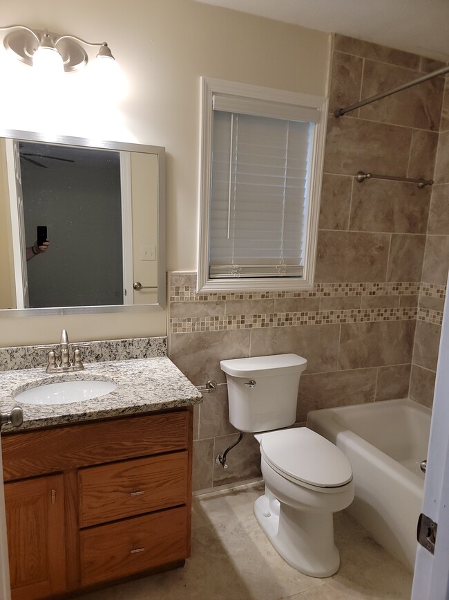 Building Photo - 64 Davis Mill Ct