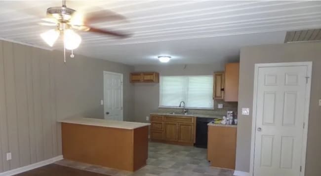 Building Photo - 116 Glenn St