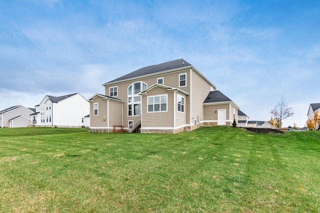 Building Photo - 5962 Laurel Ln