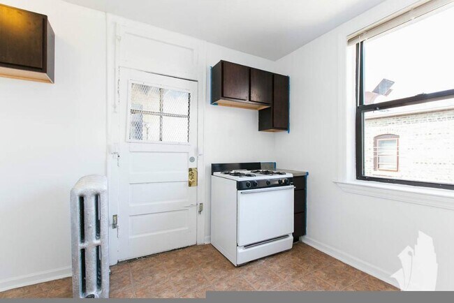 Building Photo - 2338 N Spaulding Ave
