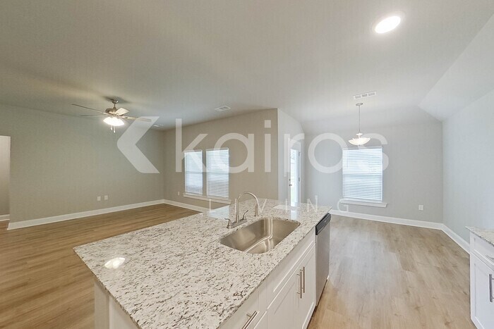 Building Photo - 13790 Pinyon Dr
