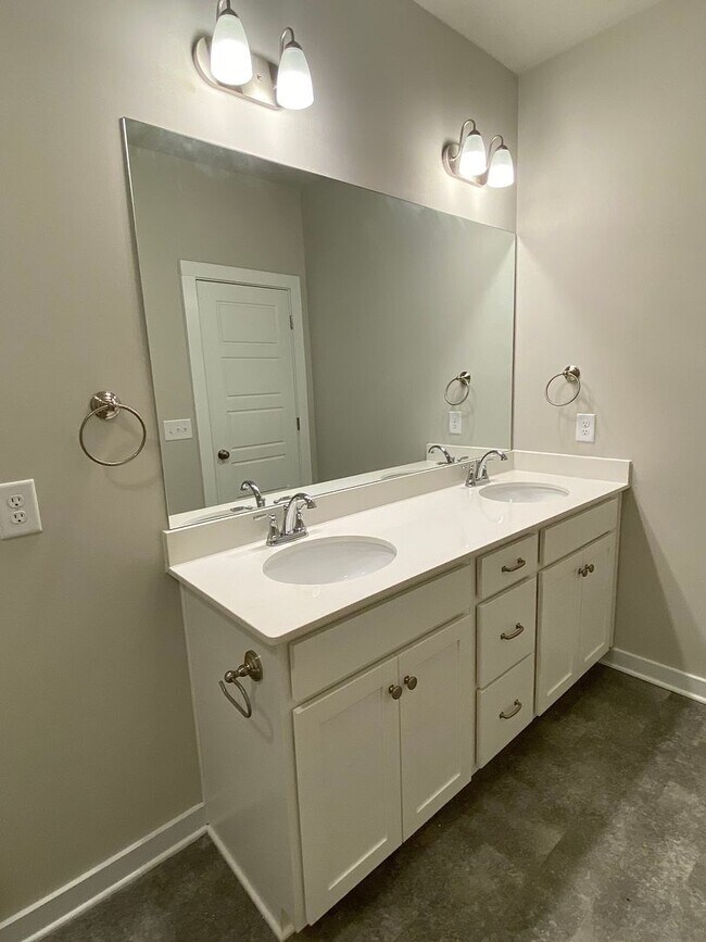 Building Photo - Home for Rent in Jasper, AL...Available to...