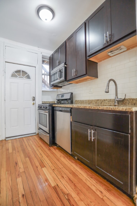 Building Photo - 1329 W Touhy Ave