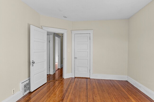 Building Photo - 44 Speedwell St