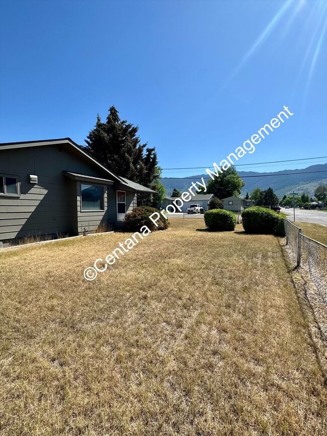 Building Photo - 1 Bed 1 Bath Located in the Flats