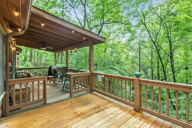 Building Photo - 9 Briar Creek Rd