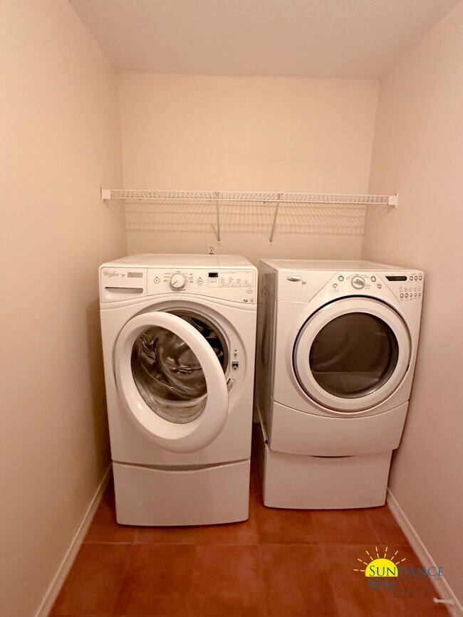 Building Photo - Pet Friendly Charming 3-Bedroom Home in Navarre!