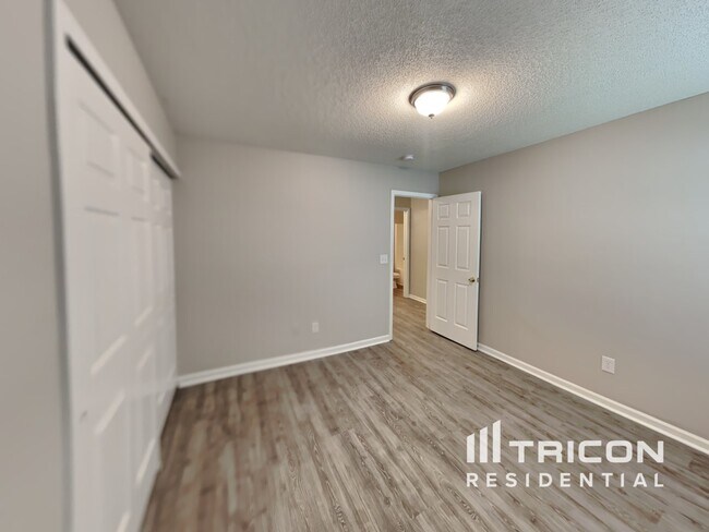Building Photo - 217 Wild Olive Dr