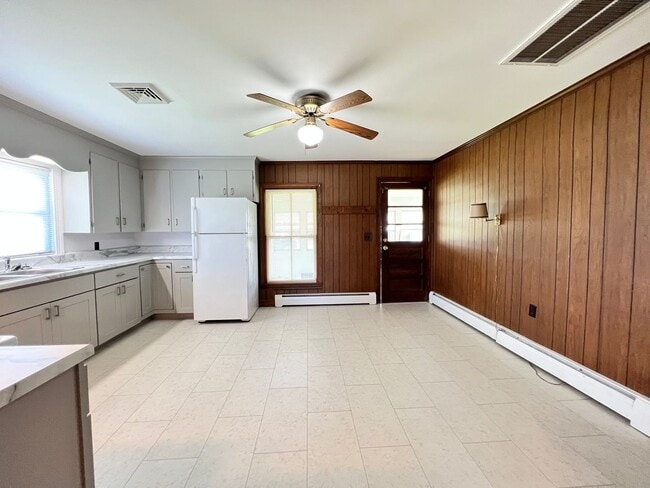 Building Photo - Home at Last!