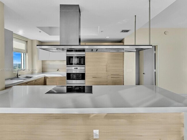 Building Photo - 17301 Biscayne Blvd