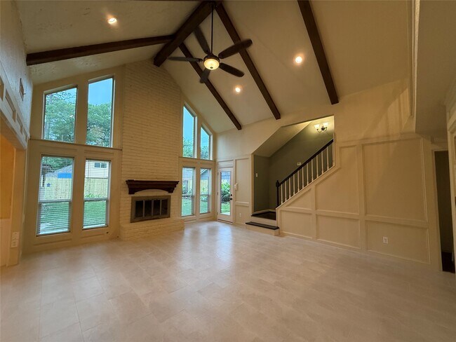 Building Photo - 1931 Pine River Dr