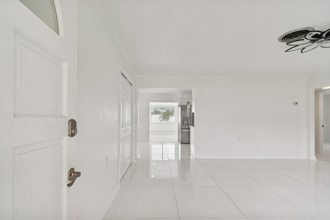 Building Photo - 455 81st Ave