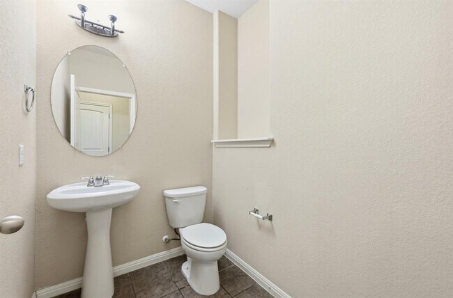 Building Photo - 1308 Central Park Ct