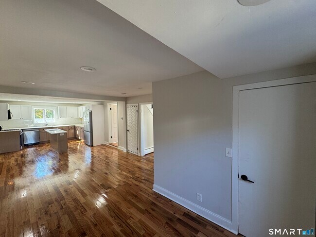 Building Photo - 137 Middletown Ave