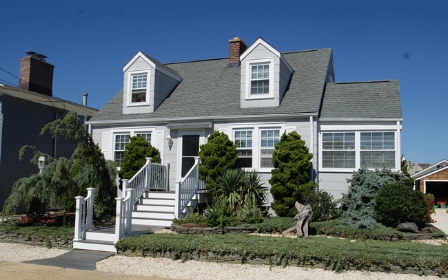 Building Photo - 23 Bond Ave