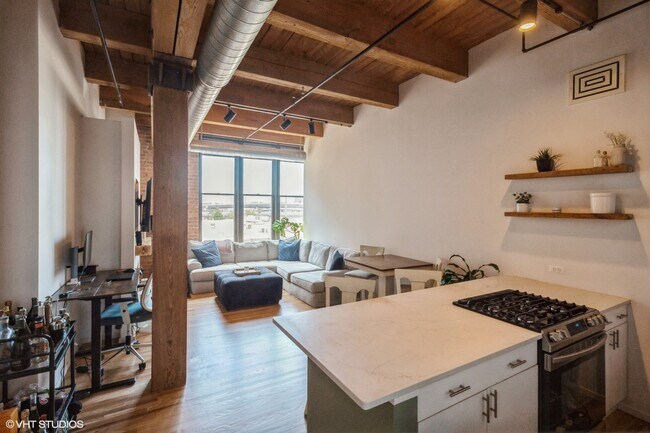 Building Photo - 728 W Jackson Blvd