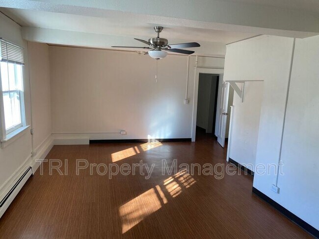 Building Photo - 2200 9th St