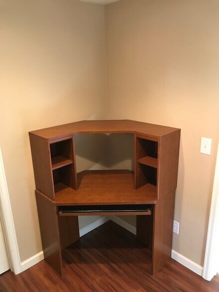 Small Private Office - 3033 Zenobia St