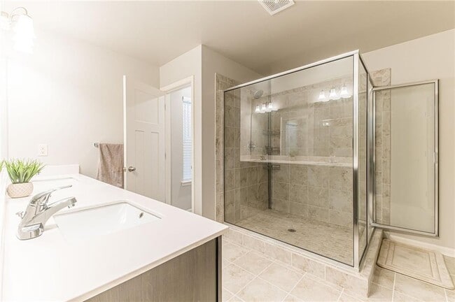 Building Photo - 1380 Sugar Glen Ct
