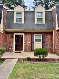 Building Photo - 3 bedroom / 1.5 bathroom - Courthouse Green