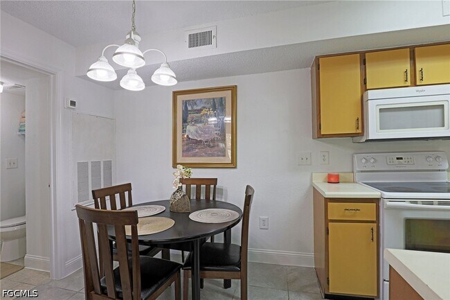 Building Photo - 12640 Equestrian Cir