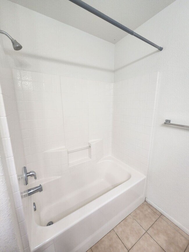 Building Photo - **$100 Move In Special**Great Home Near Downtown 29 Palms