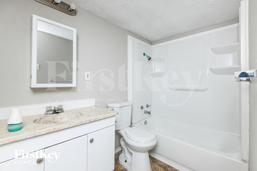 Building Photo - 3630 Williamsburg Dr