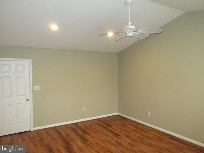 Building Photo - 525 Southampton Ln