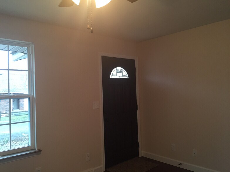 Building Photo - 301 Montgomery St