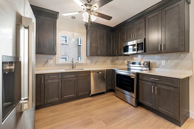 Building Photo - 27 Perrin St