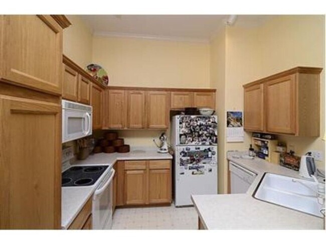 Building Photo - 2 bedroom 2 bathroom in Turtle Creek