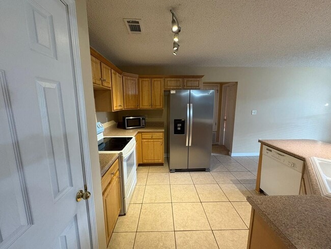 Building Photo - 3326 Skywagon Dr