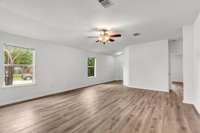 Building Photo - 609 Golden Gate Dr