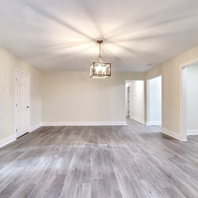 Building Photo - 5708 Flamingo Ct