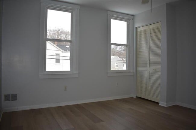 Building Photo - 111 Dewey St