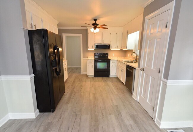 Building Photo - 505 E Birchwood Dr