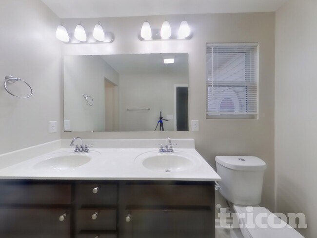 Building Photo - 178 Hidden Lakes Rd