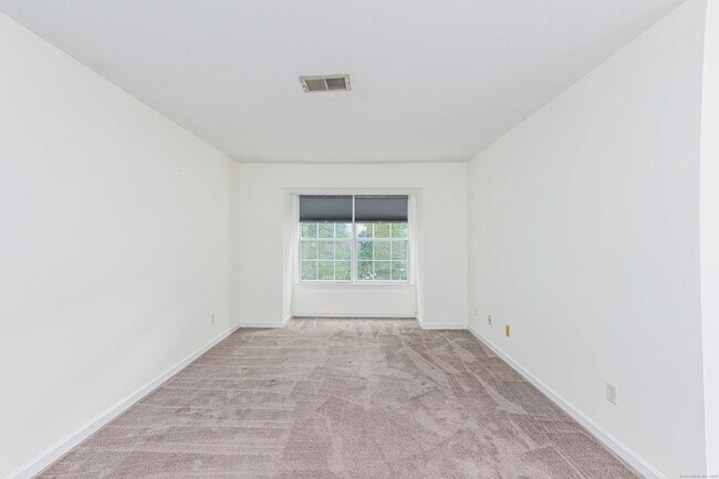 Building Photo - 1 Forest Glen Cir