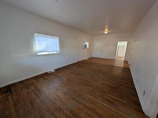 Building Photo - 323 Park St