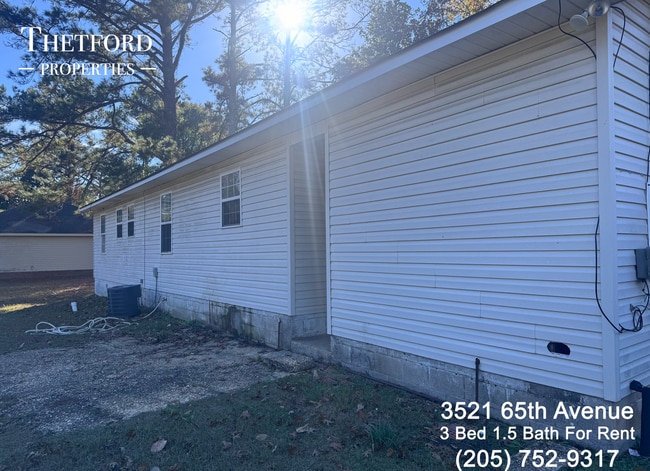 Building Photo - 3 Bed 1.5 Bath House for Rent